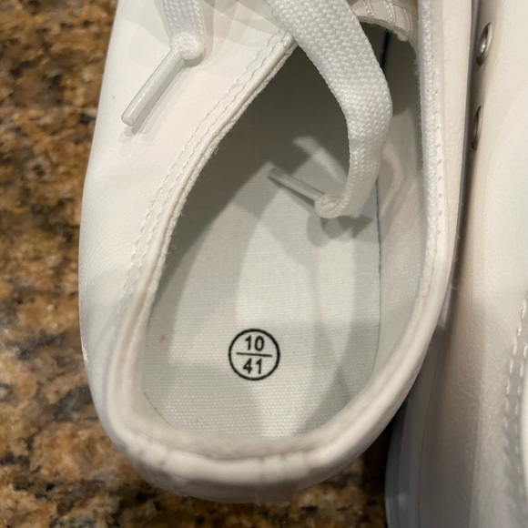 Brand new PL leather sneakers. Size 10 women's/ 8.5 men's. - Picture 2 of 10